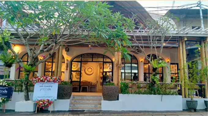 Friends Café & Bistro: The Most Comfortable Café Experience in Ubud, Bali
